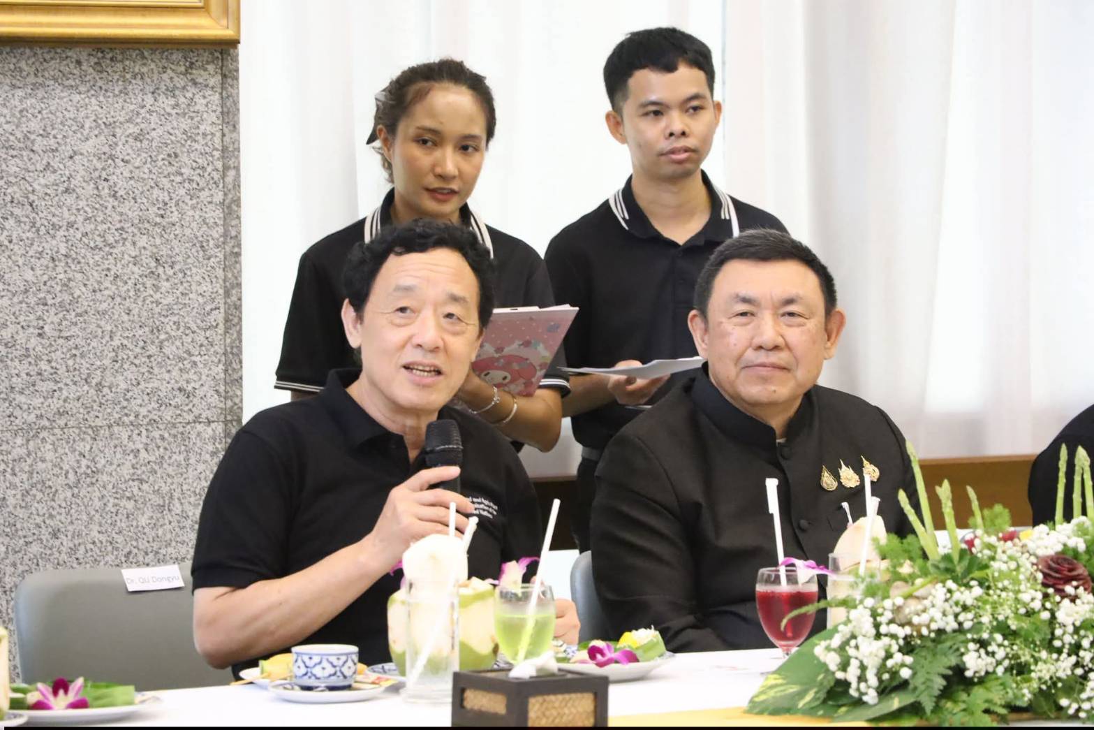 title - เลขาธิการสำนักงานการปฏิรูปที่ดินเพื่อเกษตรกรรม ให้การต้อนรับ ดร. ฉู ตงหยู (Qu Dongyu) นักการทูตและนักวิชาการชาวจีน ดำรงตำแหน่ง ผู้อำนวยการใหญ่องค์การอาหารและเกษตรแห่งสหประชาชาติ (FAO) พร้อมด้วยคณะผู้แทน FAO ในโอกาสเดินทางมาเยือนประเทศไทย ณ ศูนย์ส่งเสริมและพัฒนาอาชีพเสริมนอกภาคการเกษตร